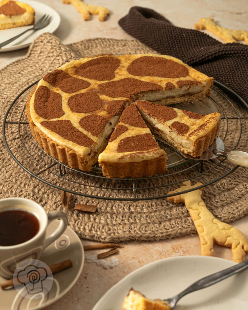 Namibische Milktarte - Melktert angeschnitten mit Kaffee