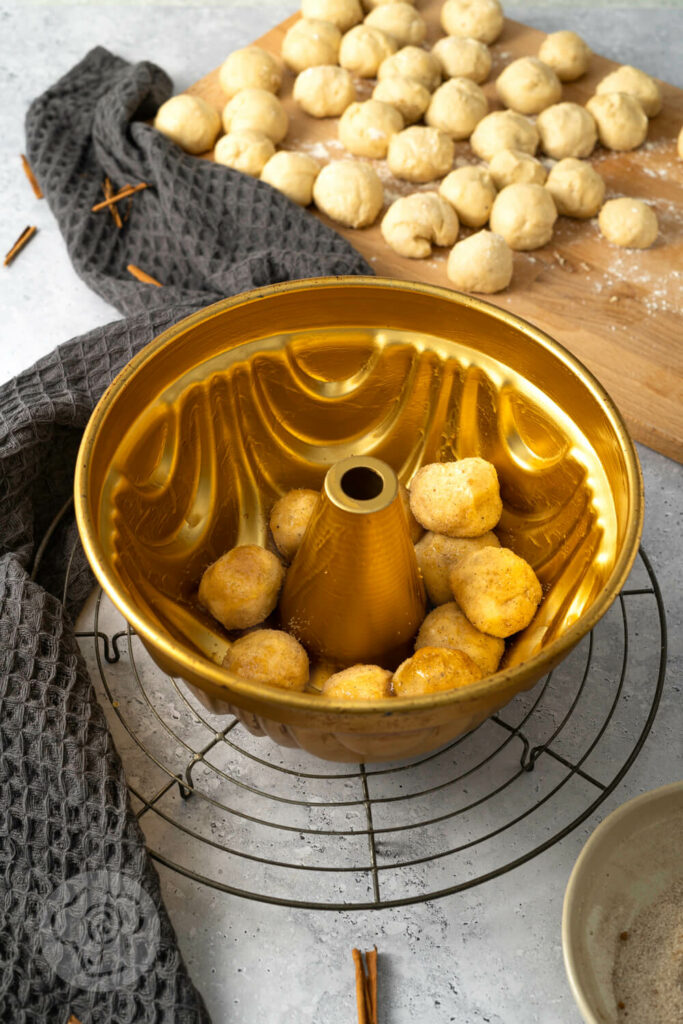 Monkey Bread mit Zimt und Zucker ohne Kneten Zubereitung