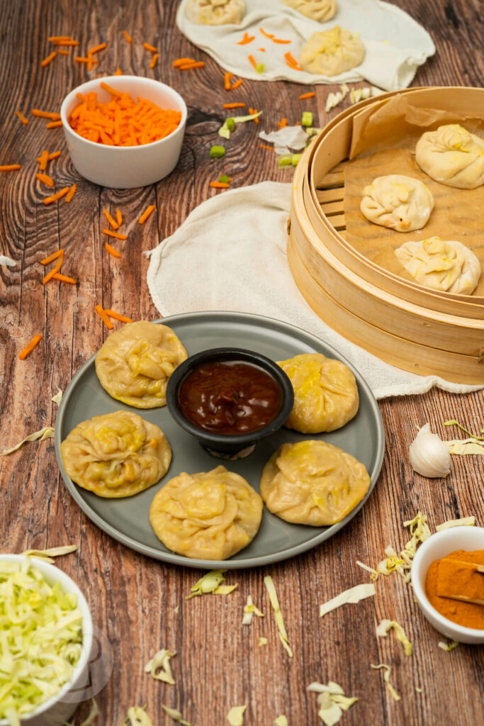 Vegetarisch gefüllte Momos aus Nepal im Dämpfer