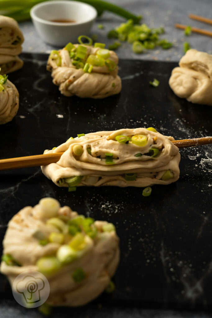 Hua Juan - gedämpfte Brötchen mit Frühlingszwiebeln