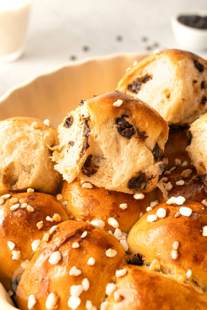 Mini Milchbrötchen mit Schokolade in der Tarteform