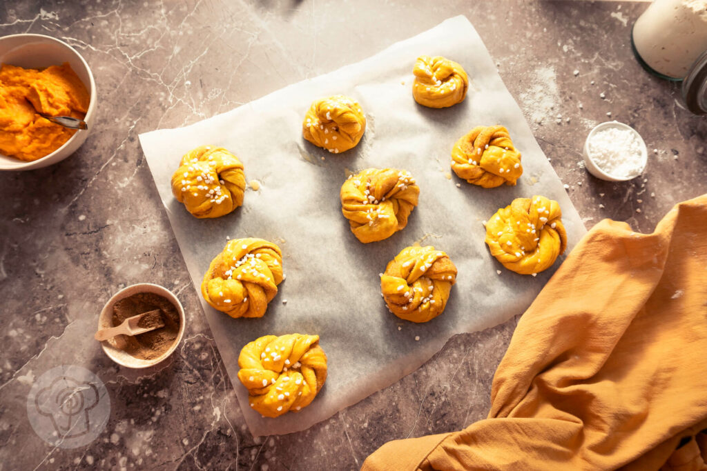 Kürbis Hefeknoten mit Pumpkin Spice Füllung - Zubereitung