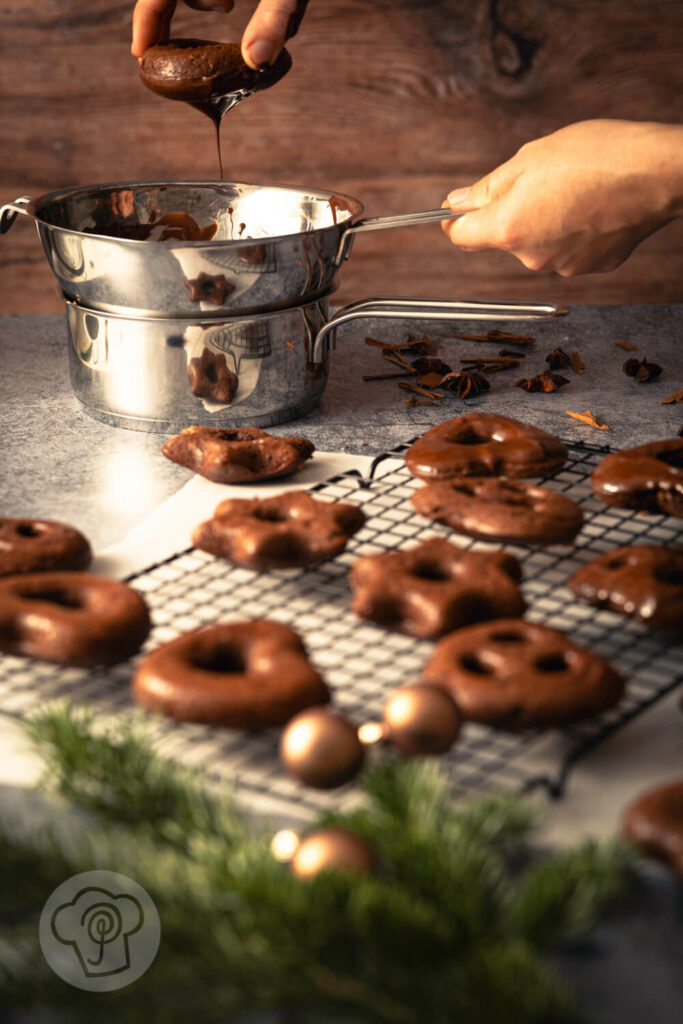 Weiche Lebkuchen-Herzen, Sterne und Brezeln - Zubereitung