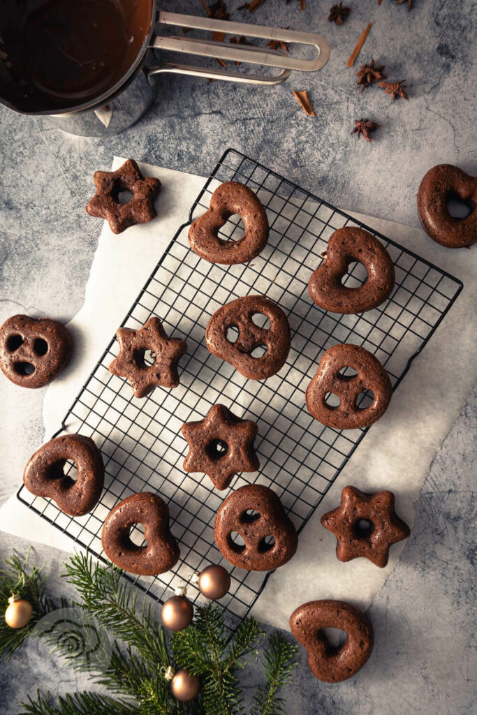 Weiche Lebkuchen-Herzen, Sterne und Brezeln - Zubereitung