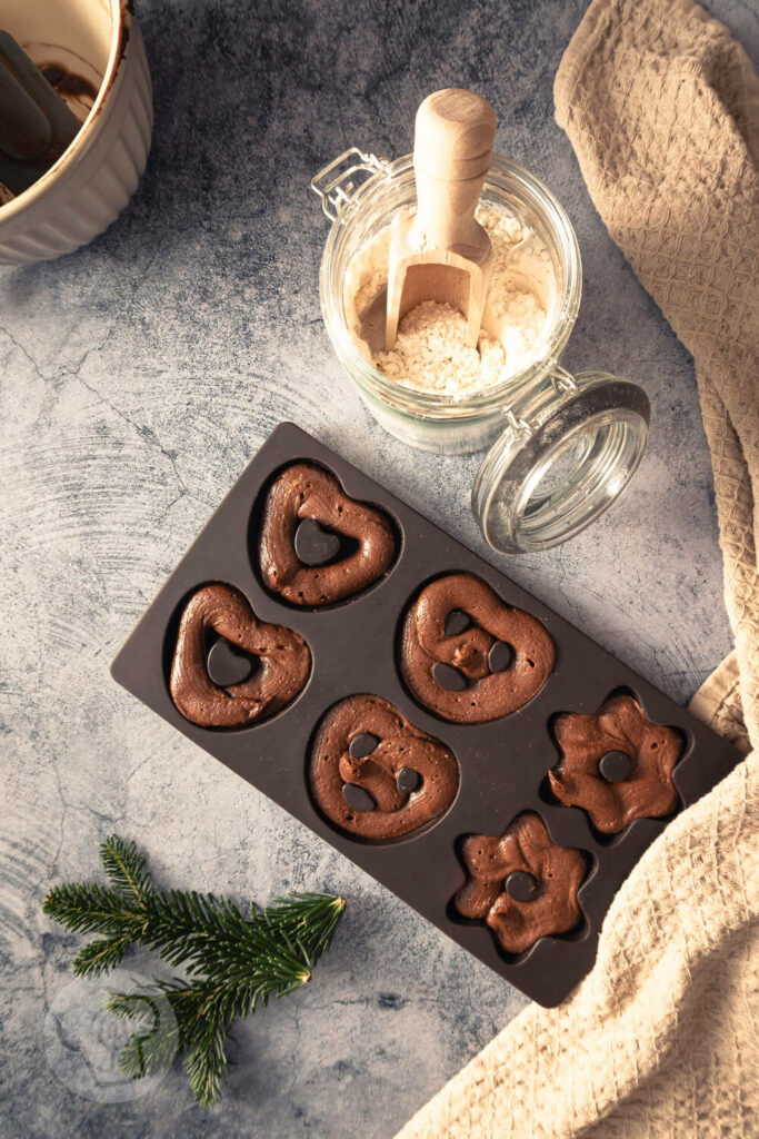 Weiche Lebkuchen-Herzen, Sterne und Brezeln - Zubereitung