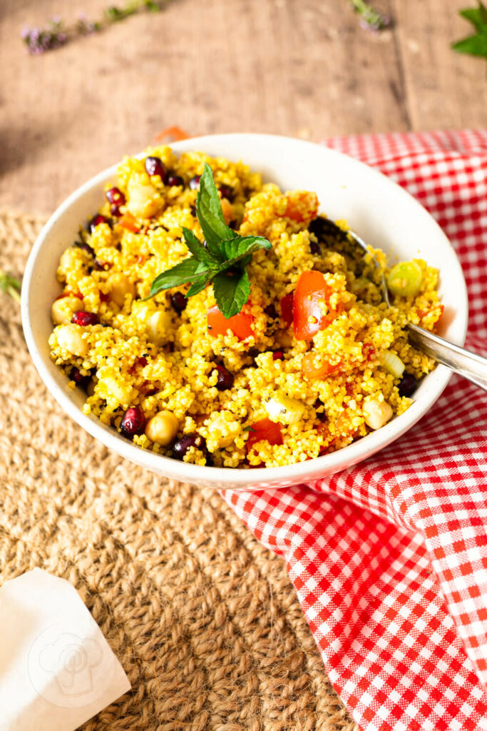 Schneller Couscous Salat mit Kichererbsen