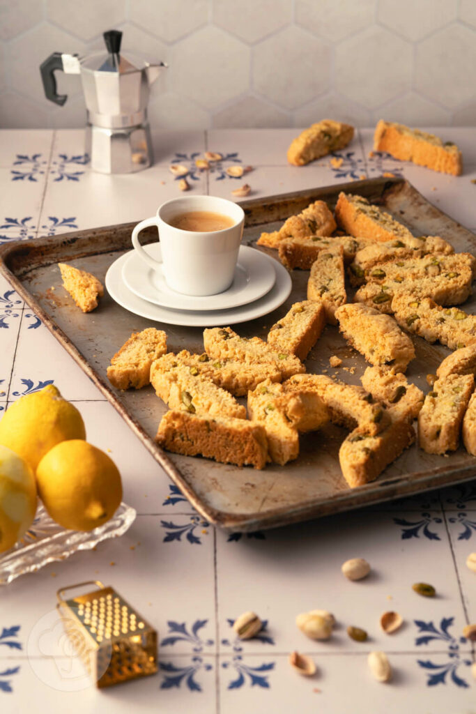 Pistazien Cantuccini auf einem Blech