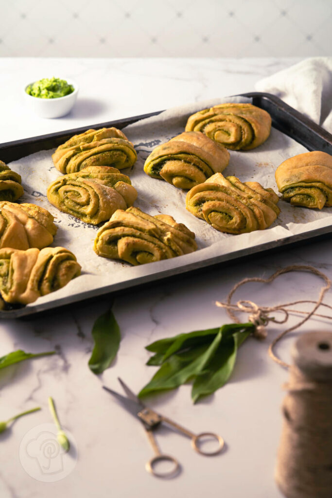 Bärlauch Franzbrötchen No Knead auf dem Blech