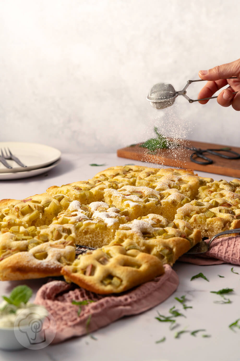 Schneller Rhabarberkuchen vom Blech - Küchentraum &amp; Purzelbaum