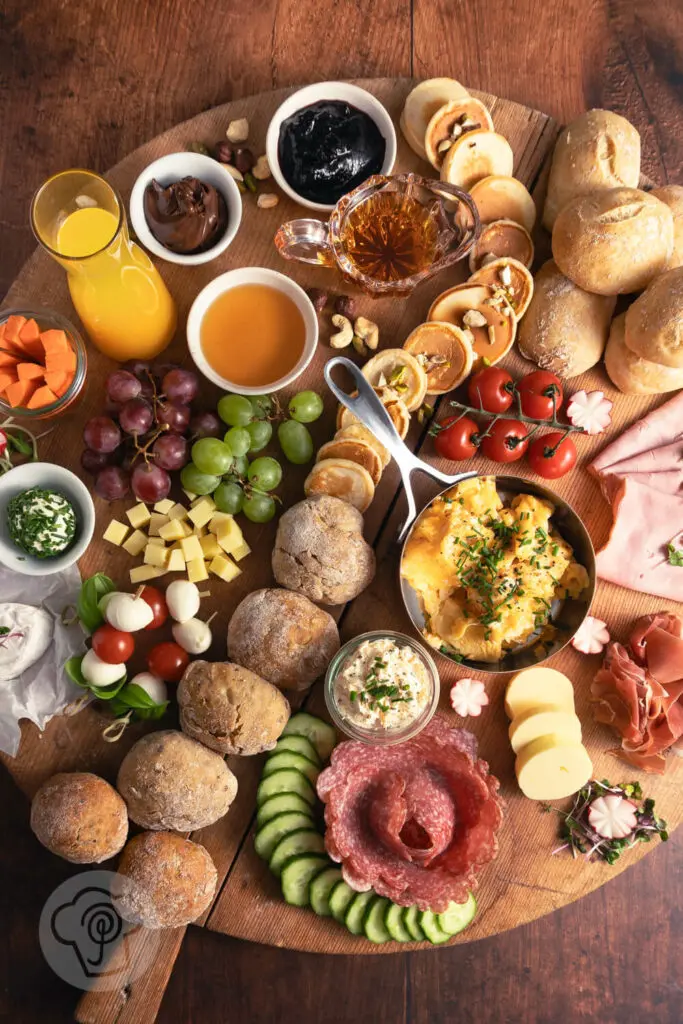 Einfaches Breakfast Board