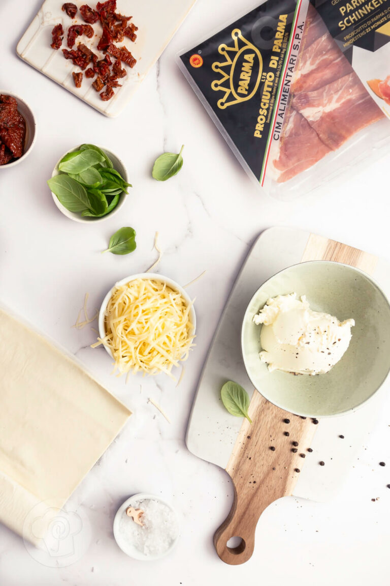 Schnelle Blätterteigschnecken mit Parmaschinken - Küchentraum &amp; Purzelbaum