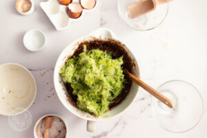 Saftiger Zucchini Schokokuchen vom Blech 9 Schrittweise Zubereitung saftiger Zucchini Schokokuchen vom Blech