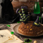 Maulwurfkuchen mit Kirschen zur Hexenparty