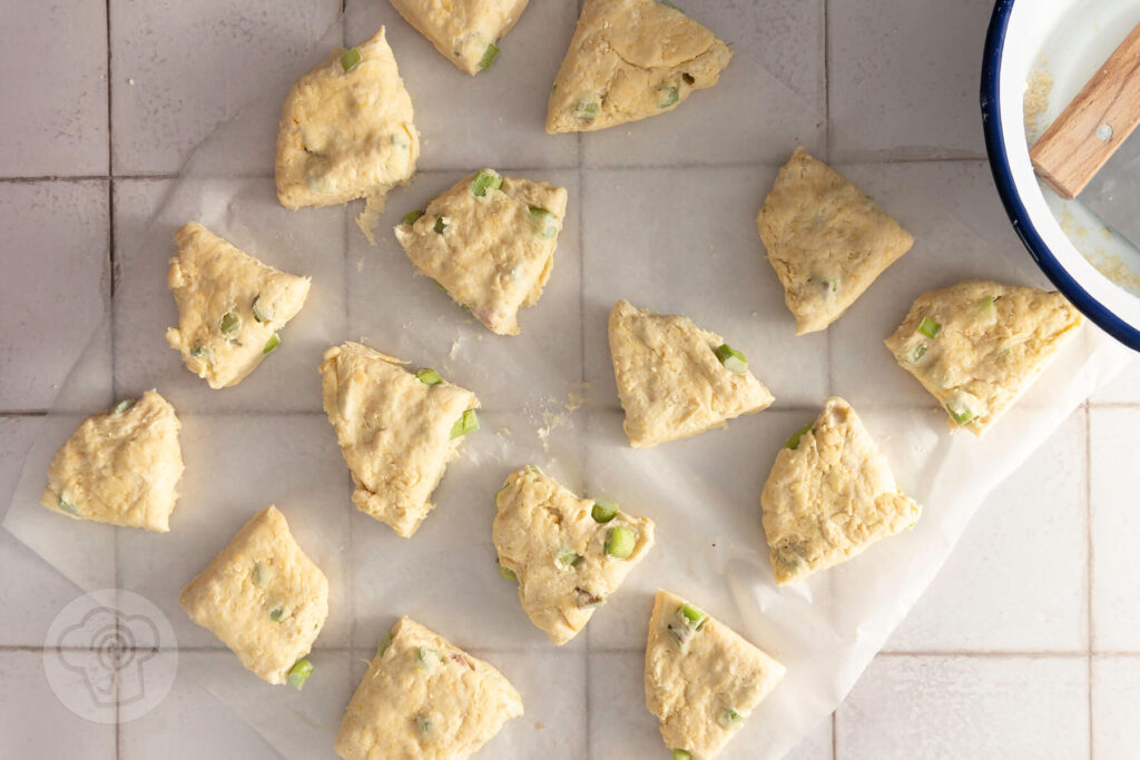 Einfache Rhabarber Scones mit Joghurt 12 Rhabarber Scones - Zubereitung