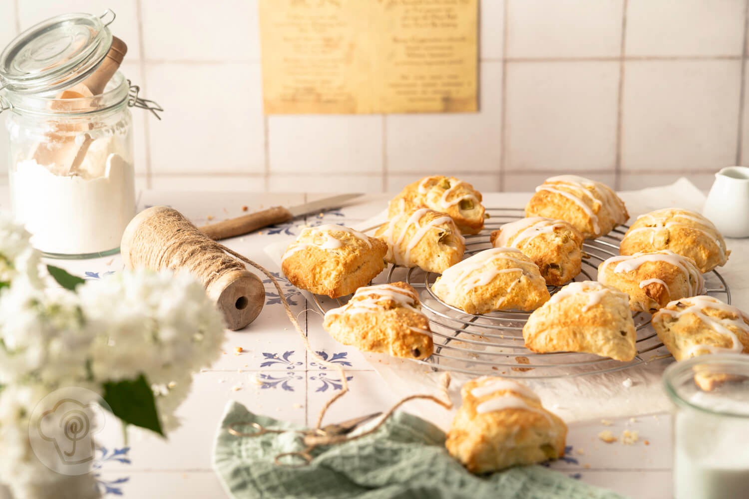Du betrachtest gerade Einfache Rhabarber Scones mit Joghurt