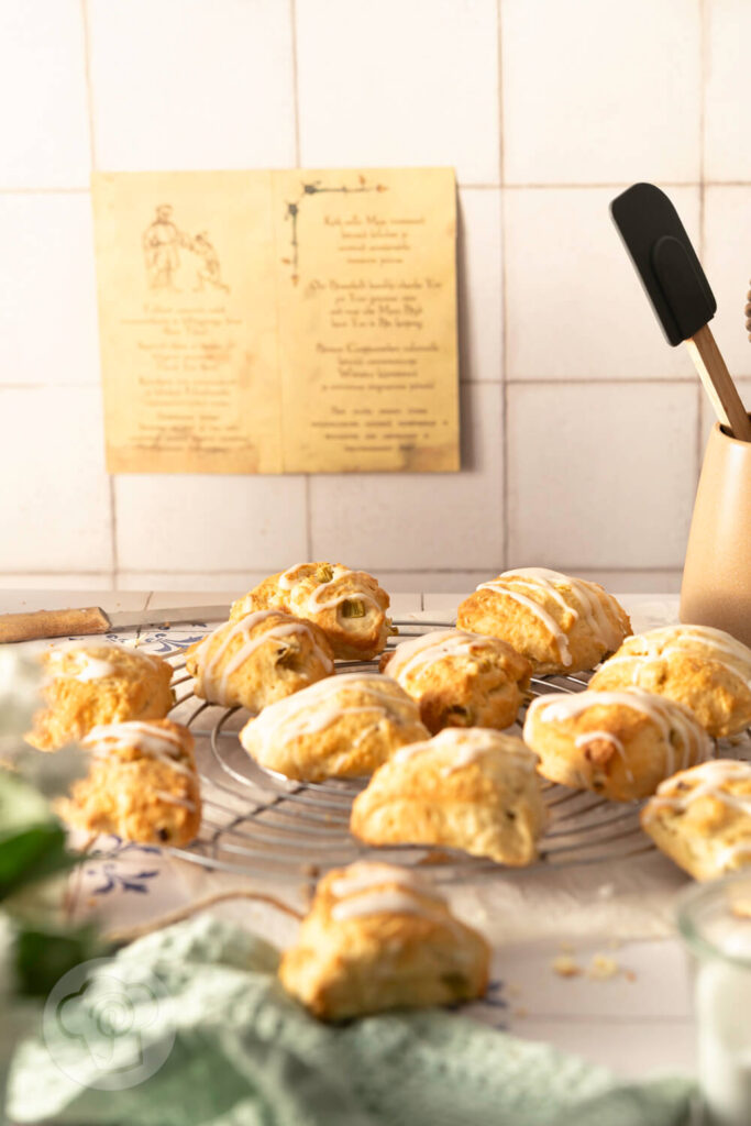Einfache Rhabarber Scones mit Joghurt 15 Rhabarber Scones