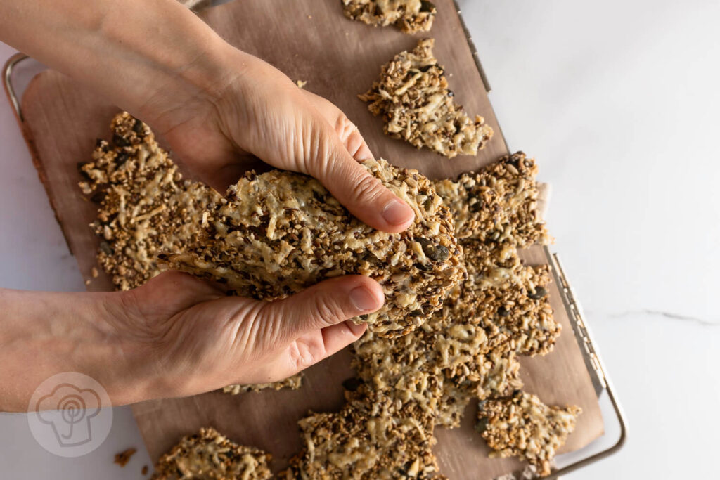 Einfaches Knäckebrot mit Haferflocken und Saaten 8 Knäckebrot mit Haferflocken