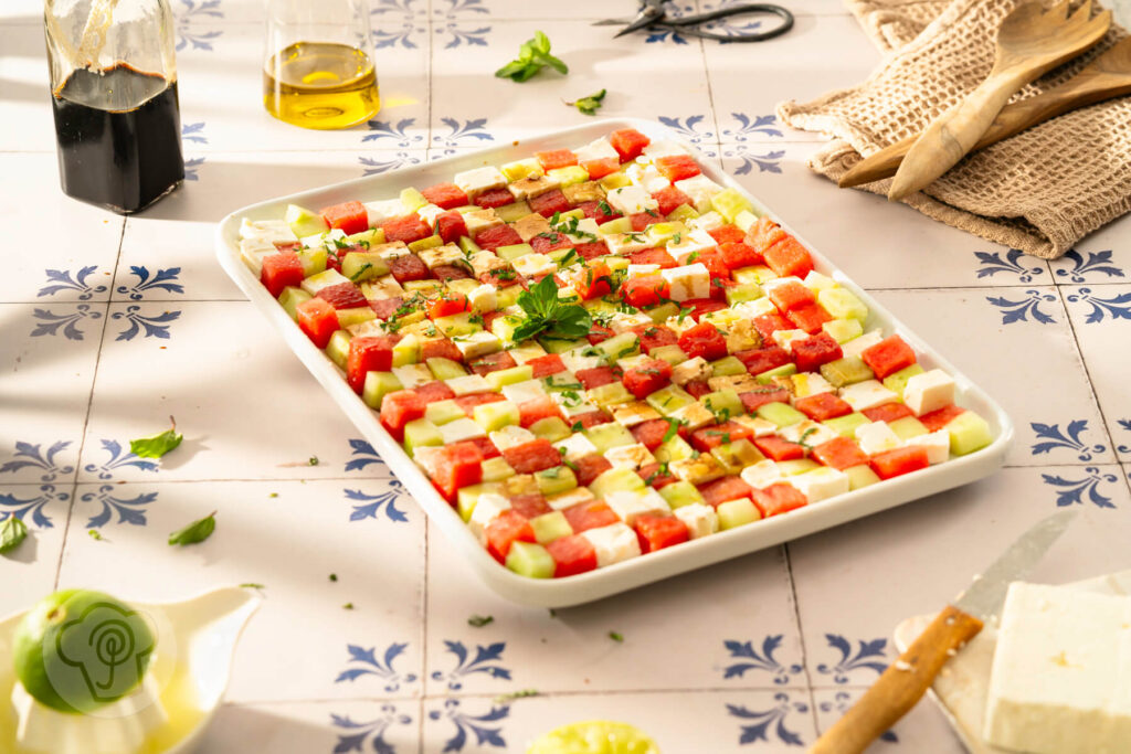 Mosaiksalat mit Wassermelone, Gurke und Feta - Sommersalat