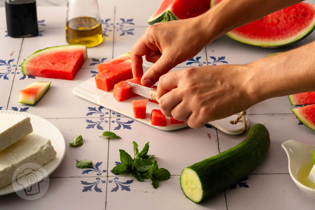 Viraler Mosaiksalat mit Wassermelone 3 Mosaiksalat mit Wassermelone, Gurke und Feta - Zubereitung
