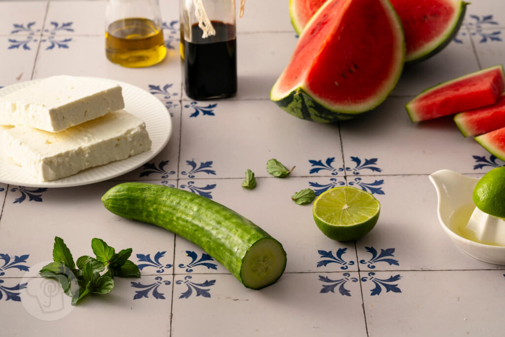 Viraler Mosaiksalat mit Wassermelone 2 Mosaiksalat mit Wassermelone, Gurke und Feta - Zutaten