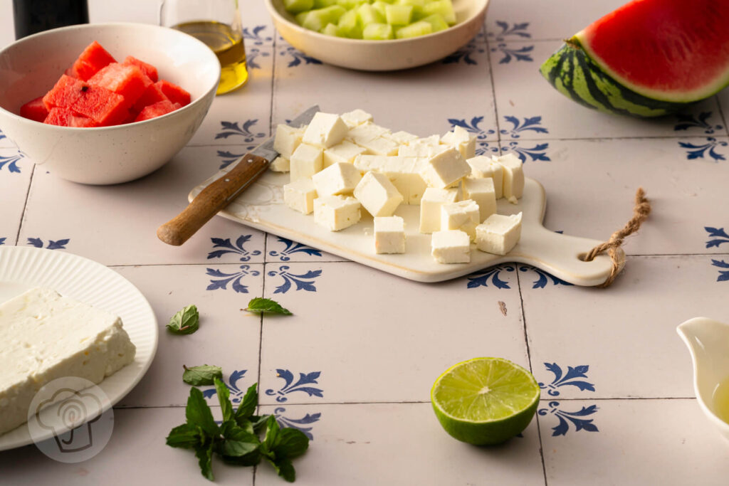 Viraler Mosaiksalat mit Wassermelone 6 Mosaiksalat mit Wassermelone, Gurke und Feta - Zubereitung