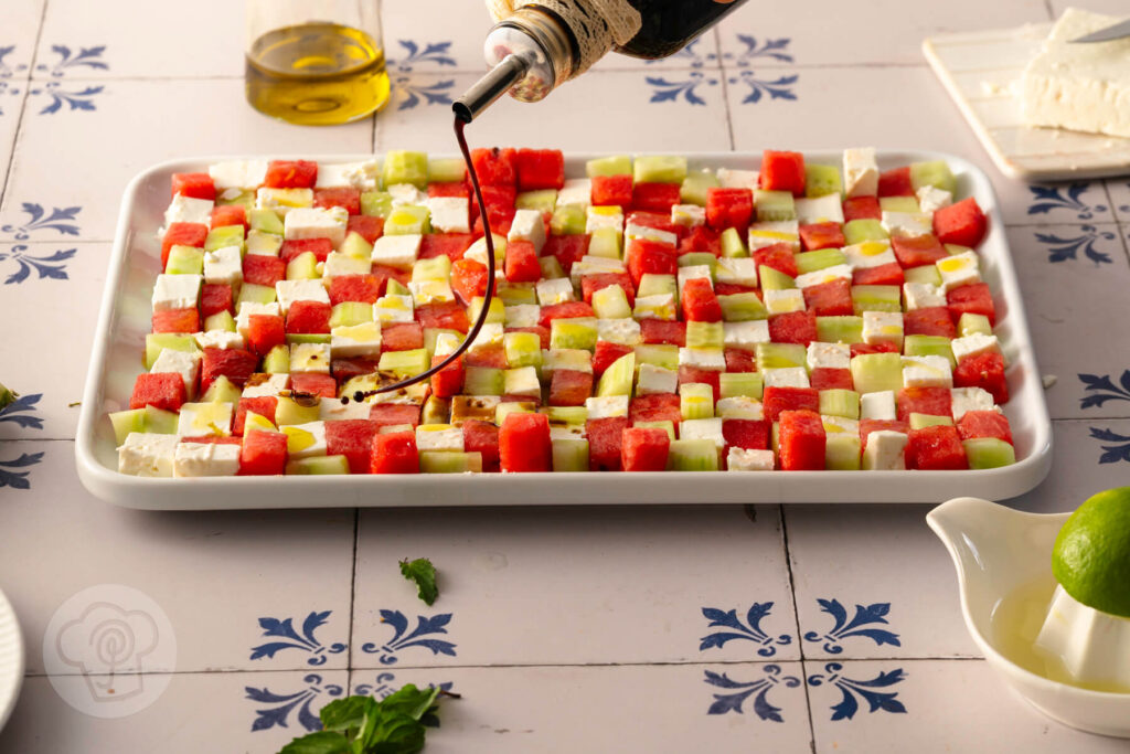 Viraler Mosaiksalat mit Wassermelone 9 Mosaiksalat mit Wassermelone, Gurke und Feta - Zubereitung