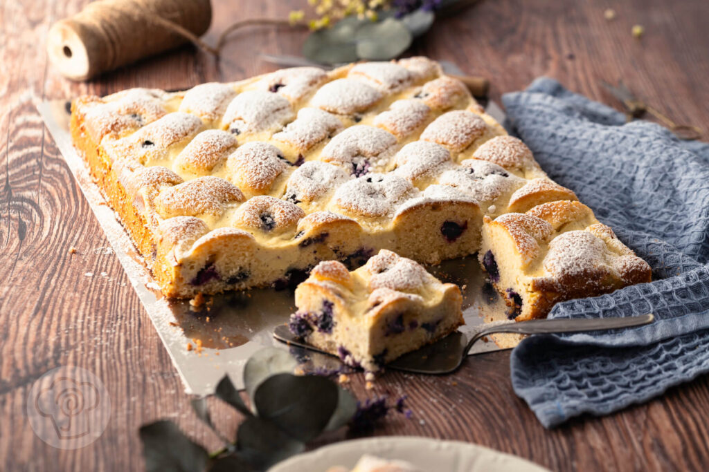Steppdeckenkuchen mit Blaubeeren