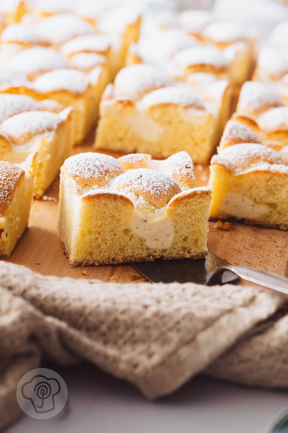 Stilvolle Blechkuchen Mit Quark Und Pudding Fotos