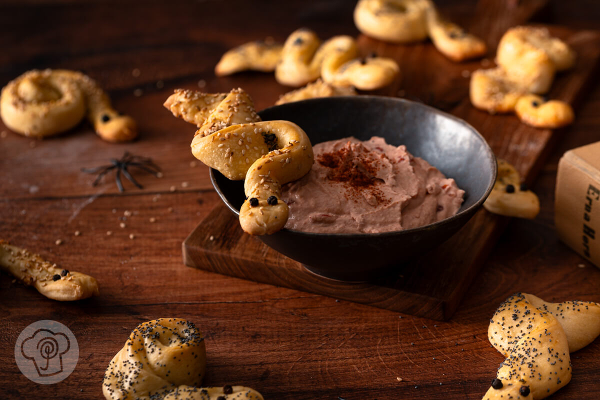 Mehr über den Artikel erfahren Hefeteig Schlangen – Halloween Snack