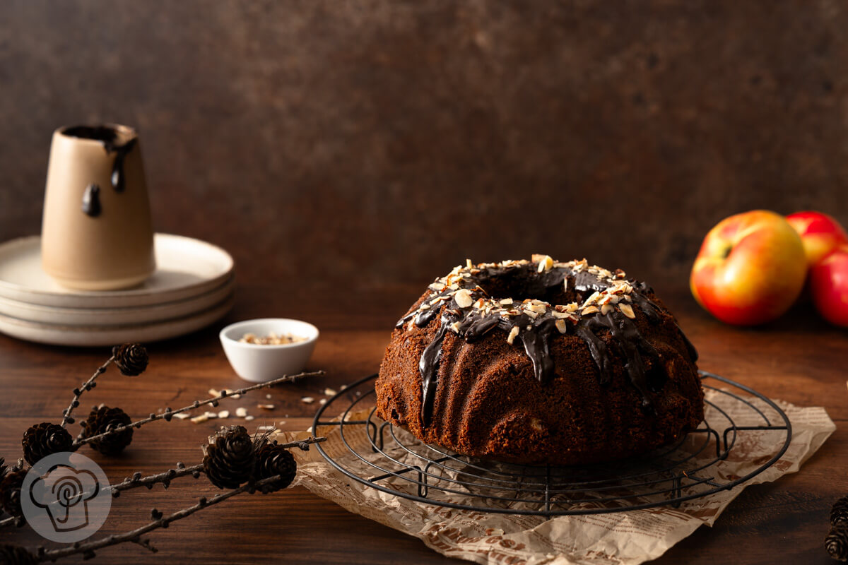 Du betrachtest gerade Saftiger Schoko-Gugelhupf mit Apfel