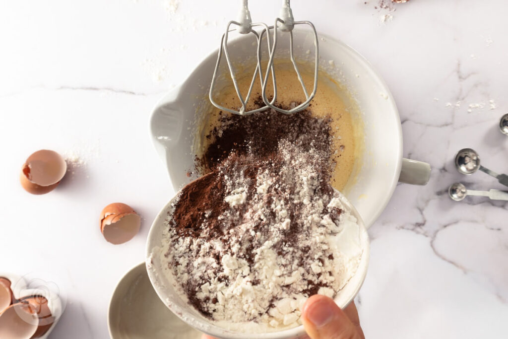 Saftiger Schoko-Gugelhupf mit Apfel 9 Saftiger Schoko-Gugelhupf mit Apfel - Zubereitung