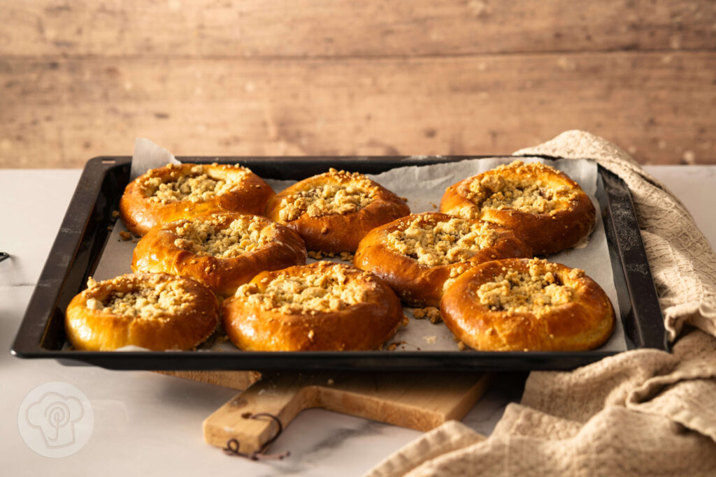 Böhmische Kolatschen mit Äpfeln und Streuseln