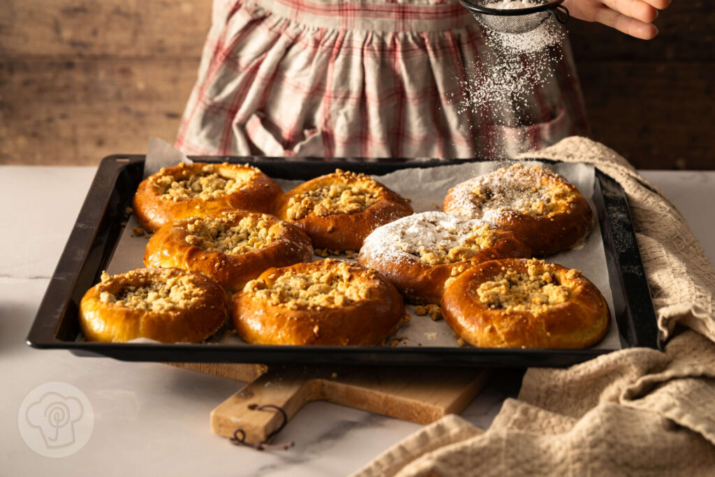 Böhmische Kolatschen mit Äpfeln und Streuseln