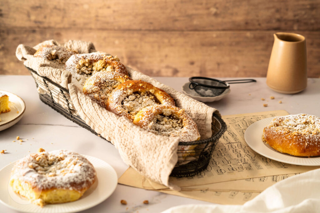 Böhmische Kolatschen mit Äpfeln und Streuseln