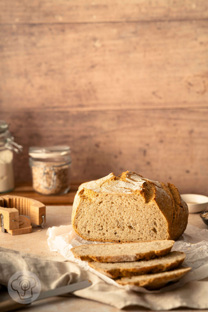 Einfaches Dinkelbrot mit Haferflocken und Saaten