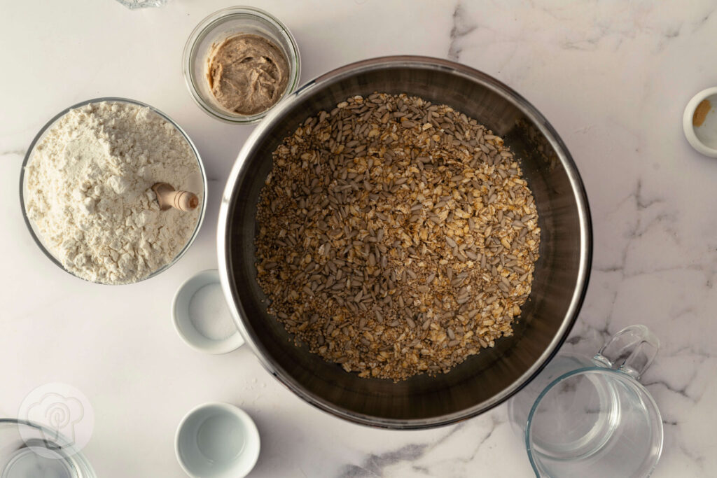 Einfaches Dinkelbrot mit Haferflocken und Saaten - Zubereitung