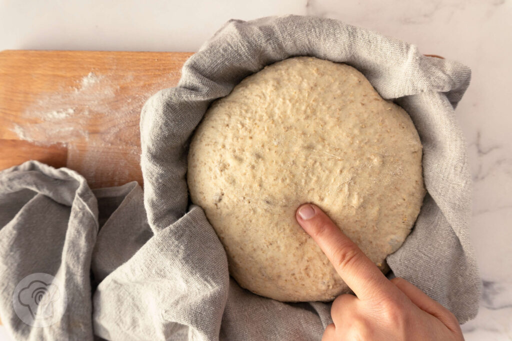 Einfaches Dinkelbrot mit Haferflocken und Saaten - Zubereitung