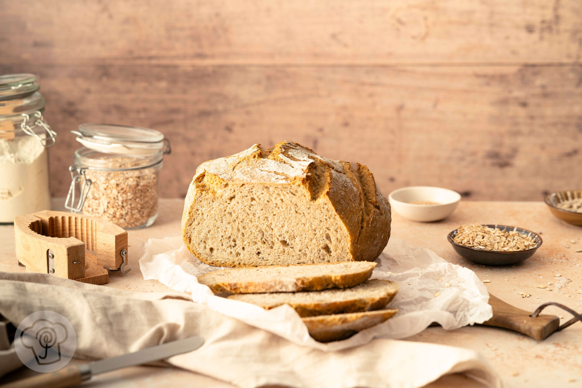 Du betrachtest gerade Einfaches Dinkelbrot mit Haferflocken und Saaten