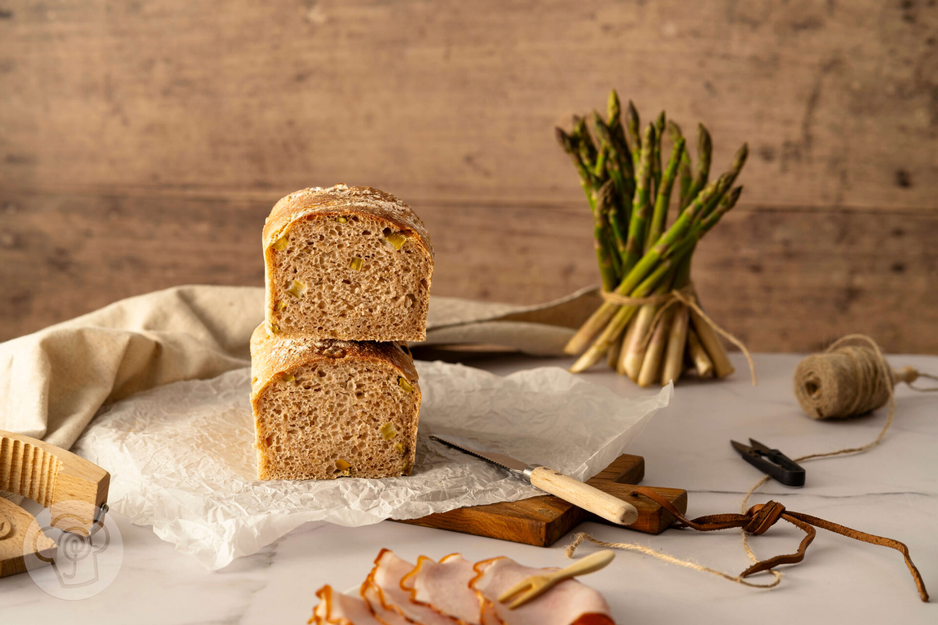 Du betrachtest gerade Spargelbrot mit Sauerteig