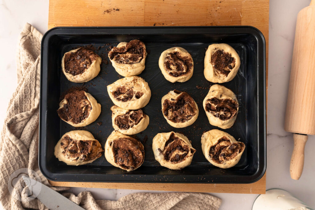 Schokoladen Brezel Buns - Schokoladen Hefeteigschnecken - Zubereitung
