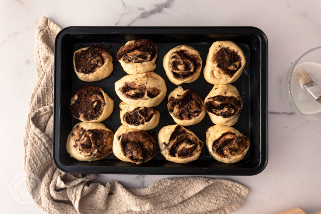 Schokoladen Brezel Buns - Schokoladen Hefeteigschnecken - Zubereitung