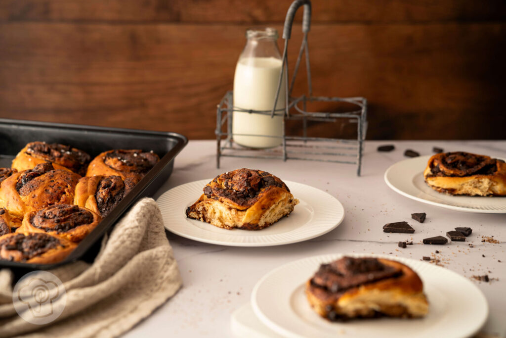 Schokoladen Brezel Buns - Schokoladen Hefeteigschnecken
