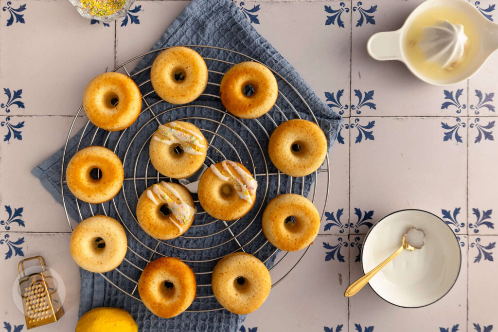 Zitronendonuts aus dem Backofen