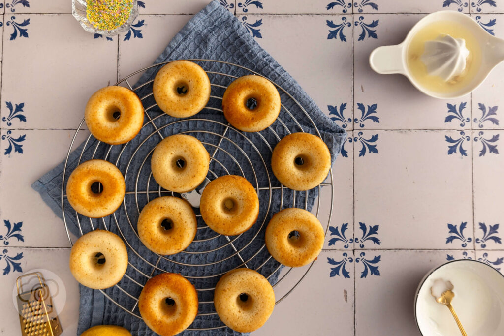 Zitronendonuts aus dem Backofen