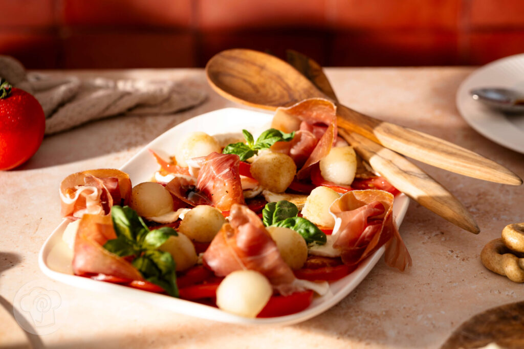 Caprese mit Melone und Schinken 11 Caprese mit Melone und Schinken - Melonen-Tomaten-Salat mit Schinken und Mozzarella