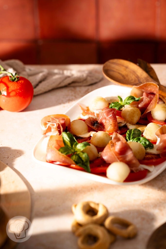 Caprese mit Melone und Schinken 12 Caprese mit Melone und Schinken - Melonen-Tomaten-Salat mit Schinken und Mozzarella