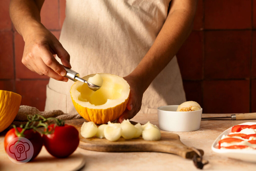Caprese mit Melone und Schinken 7 Caprese mit Melone und Schinken - Melonen-Tomaten-Salat mit Schinken und Mozzarella - Zubereitung