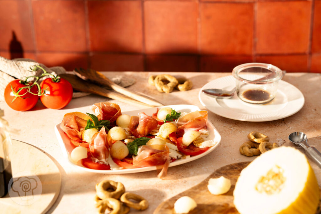 Caprese mit Melone und Schinken 10 Caprese mit Melone und Schinken - Melonen-Tomaten-Salat mit Schinken und Mozzarella