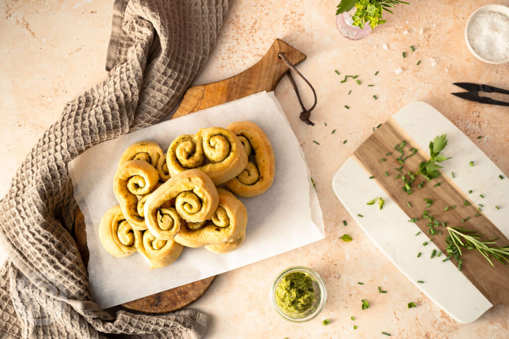 Kräuterschnecken aus Hefeteig