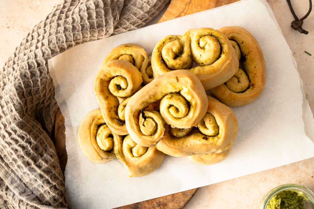 Kräuterschnecken aus Hefeteig